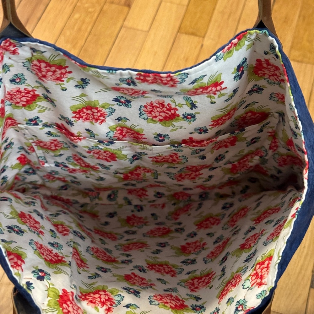 Handmade Quilted Tote Bag Navy Blue Starburst Floral Lining Faux Leather Straps - Picture 8 of 8